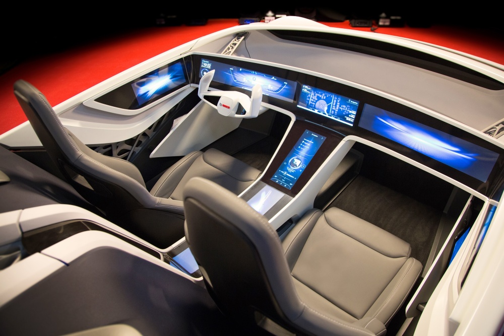 Pozrite si futuristický interiér auta budúcnosti. Dominujú dotykové displeje