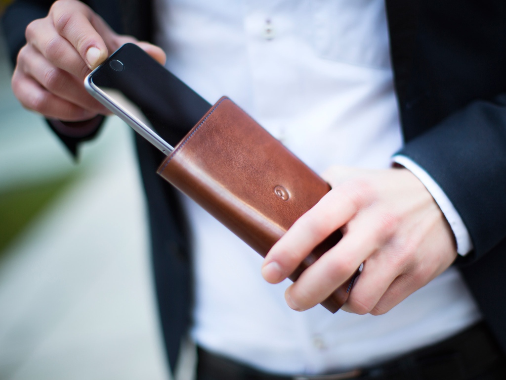 Kožené obaly pre iPhone