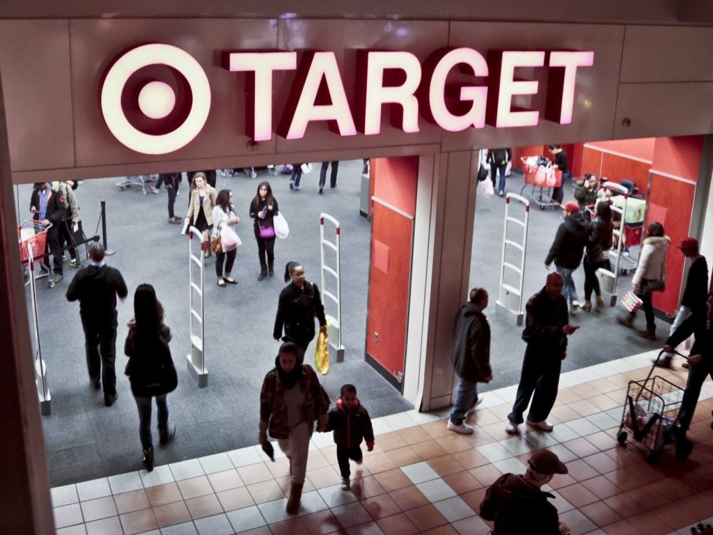 Obchodný reťazec Target z dát o nákupe dokázal vyextrahovať informácie, ktoré indikujú, že nakupujúca žena je práve tehotná