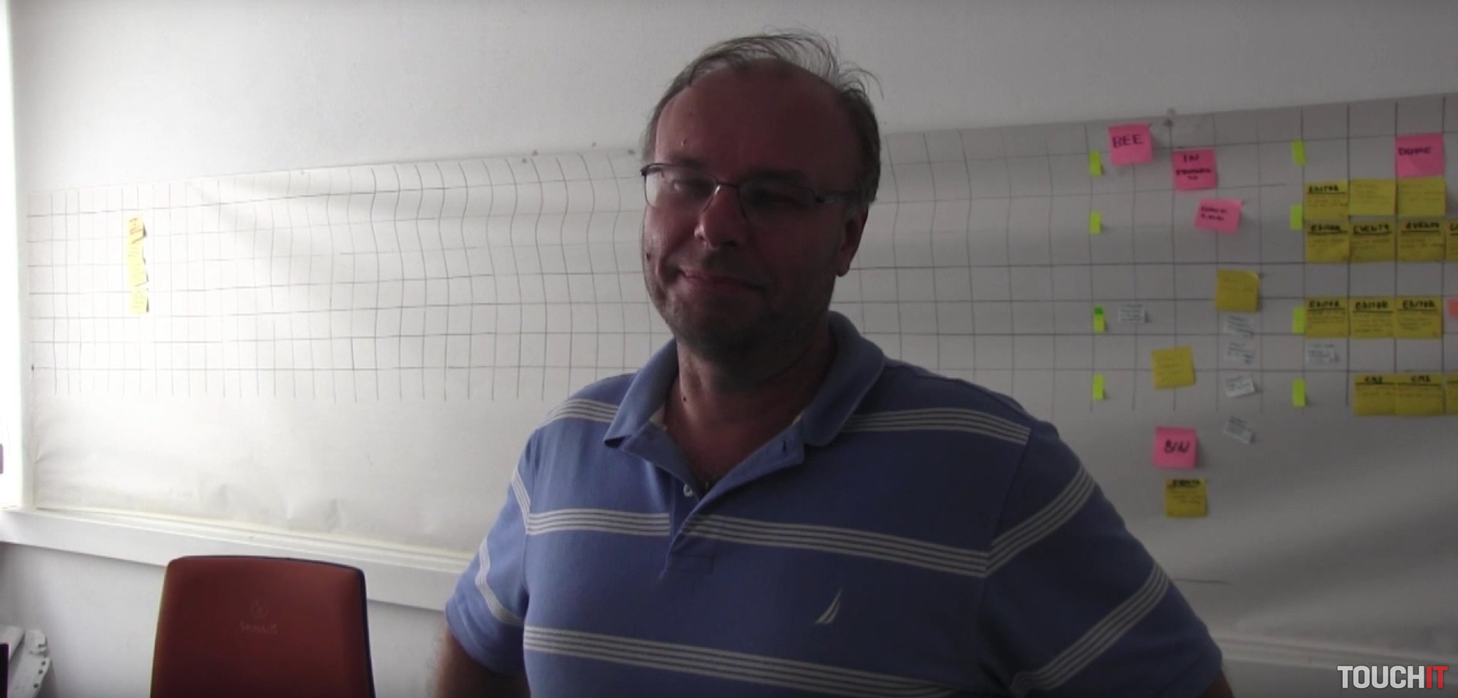 VIDEO TOUCHIT: Podľa čoho vyberá telefón Ondrej Macko a my v redakcii?