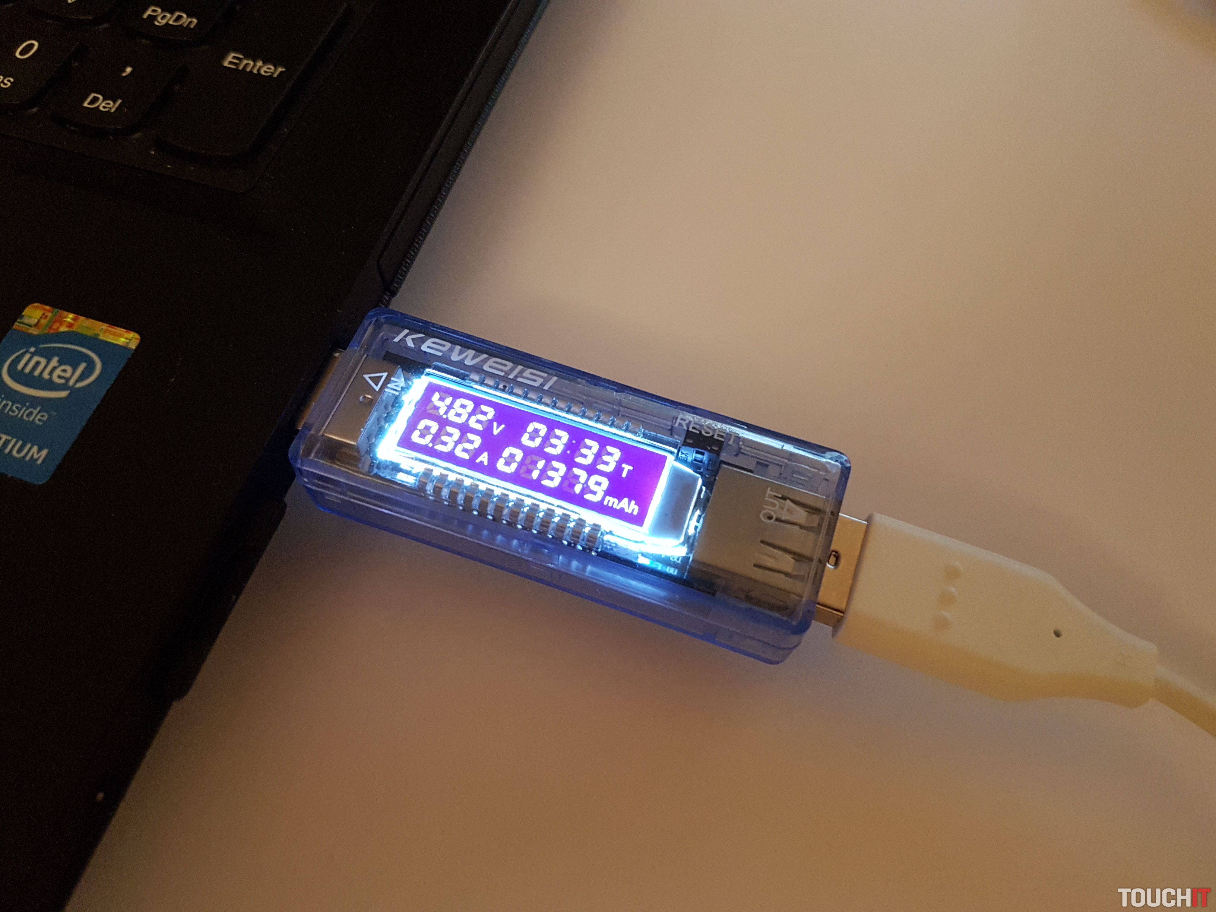 USB modul KEWEISI s informáciami o nabíjaní
