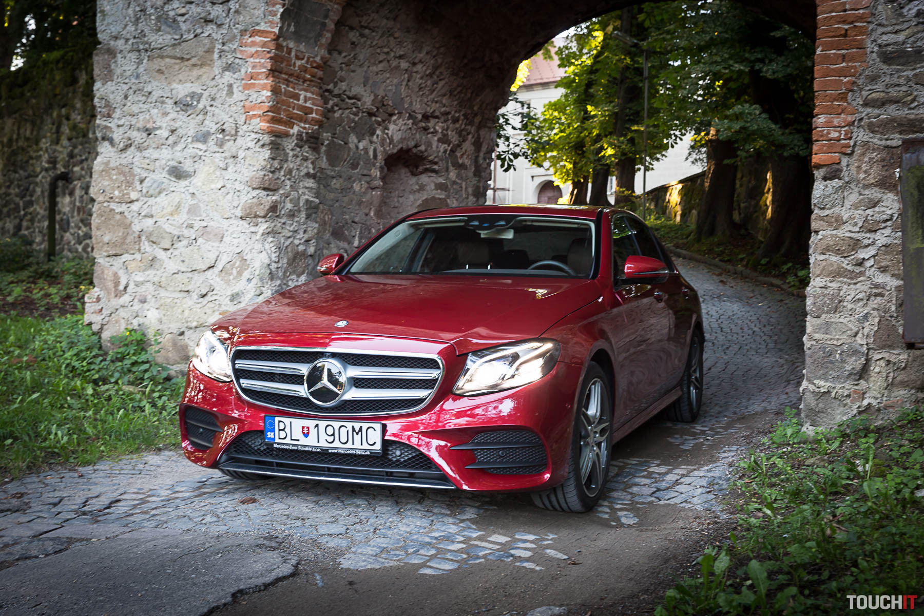 VIDEO TOUCHIT: Mercedec Benz E350d – toľko IT technológií v jednom aute ste ešte nevideli