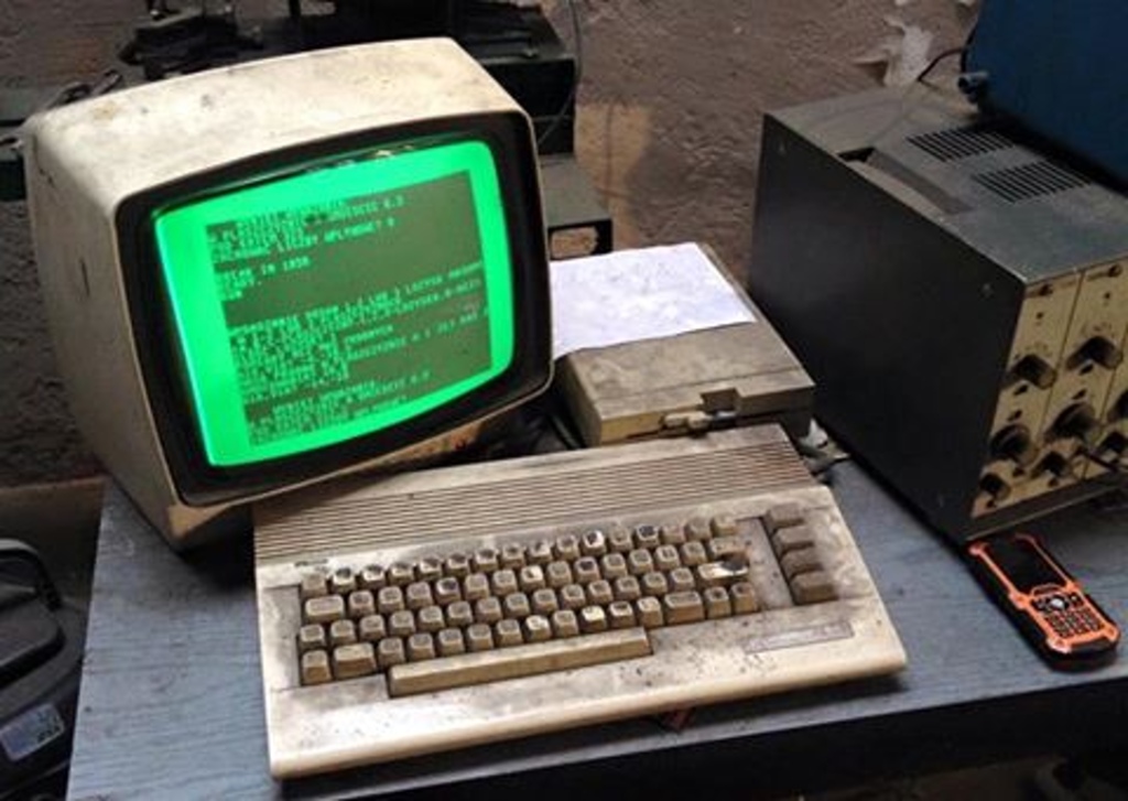 Tento Commodore 64 dodnes používajú v autoservise v Poľsku