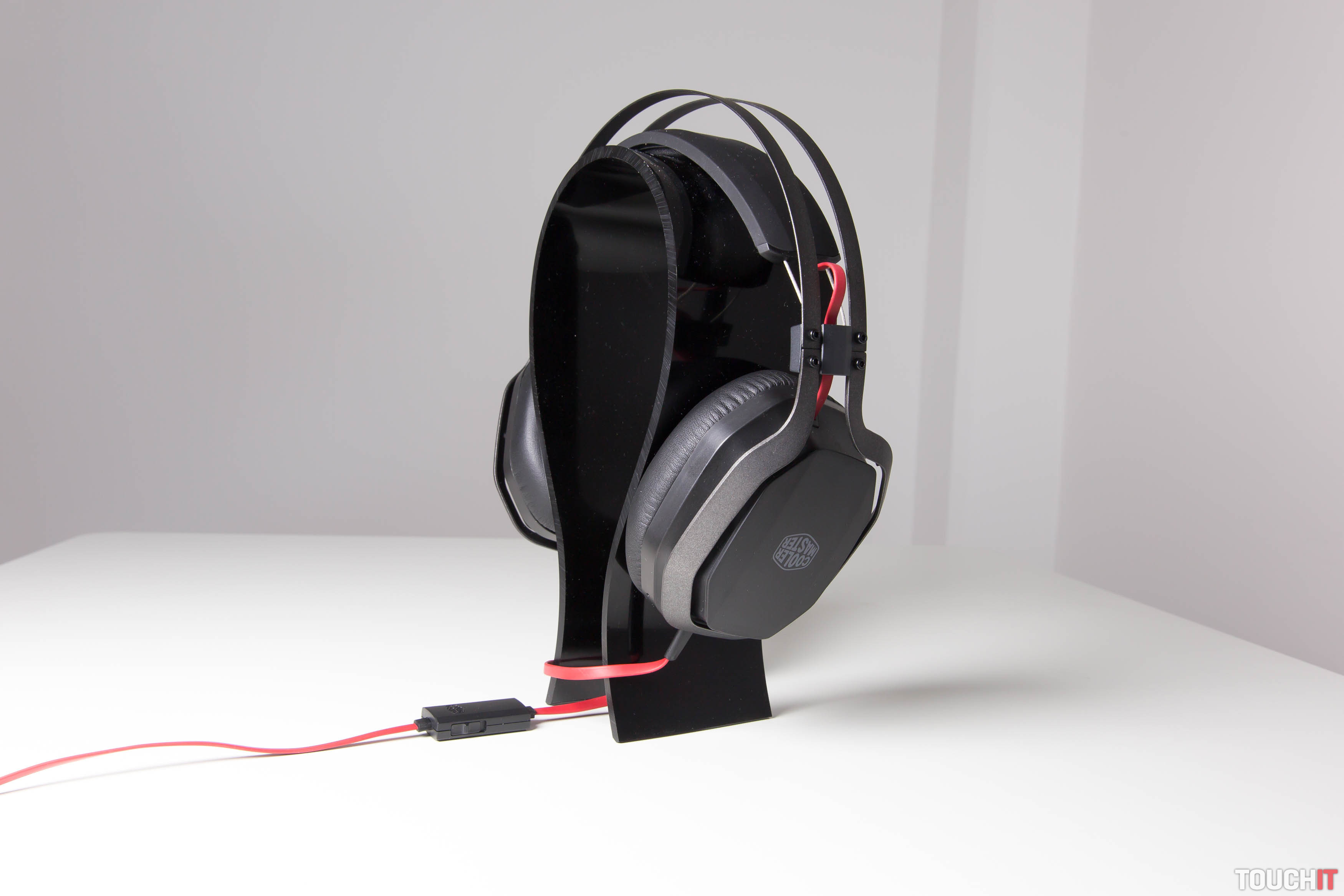 Netradične navrhnuté basy v slúchadlách Cooler Master: MasterPulse