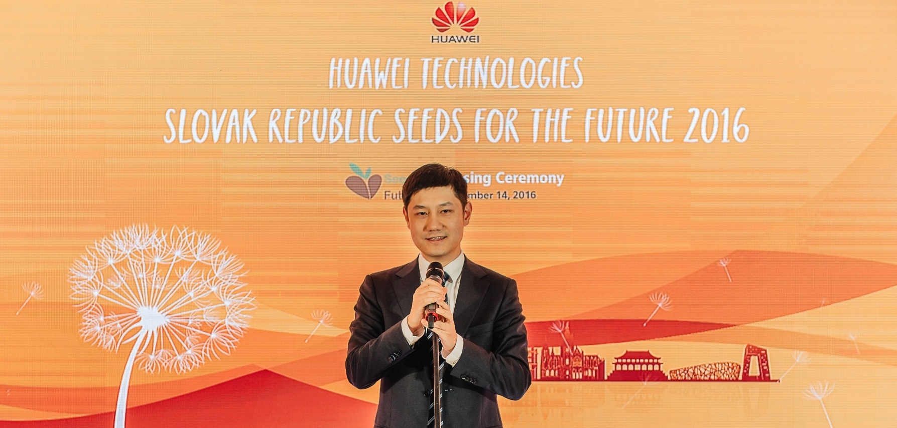 VIDEO TOUCHIT: Huawei pozval na svoje náklady slovenských študentov do Číny. Ako tam bolo?