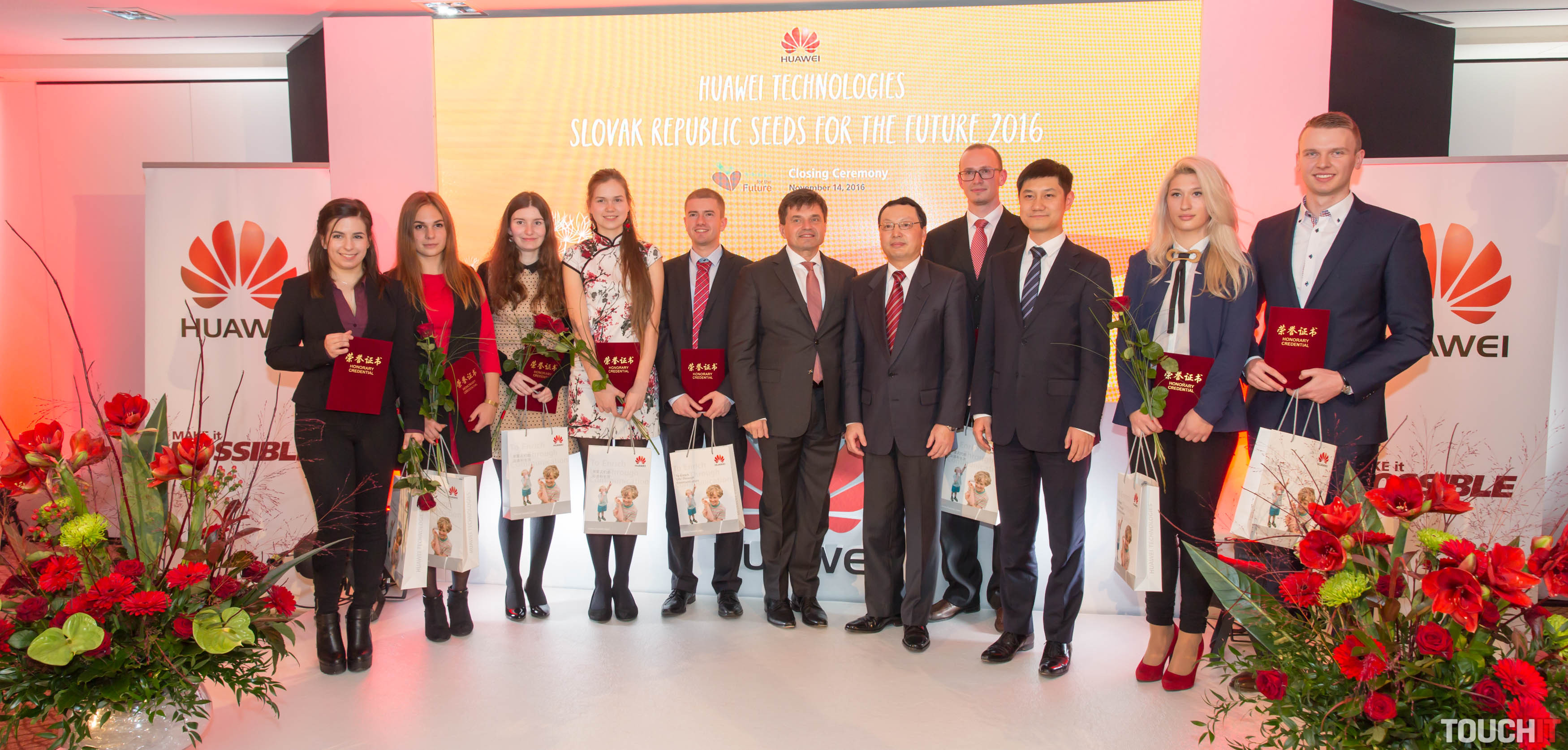 VIDEO TOUCHIT: Talentovaní študenti zo Slovenska sa dostali do Číny a vyskúšali si, ako je to v Huawei (doplnené)