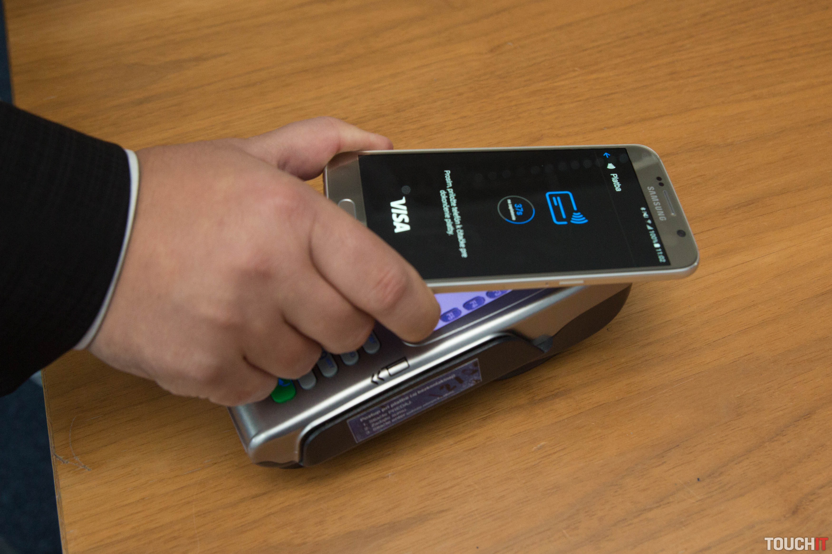 VIDEO TOUCHIT: Revolúcia v platobných kartách: Platíte cez Android telefón a to v spojení s viacerými platobnými kartami (doplnené o video)