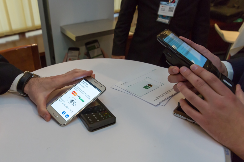 VIDEO: Ako bezpečné sú platby so spárovanou platobnou kartou