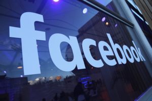 Facebook chce pomocou umelej inteligencie všetkým pootvárať oči