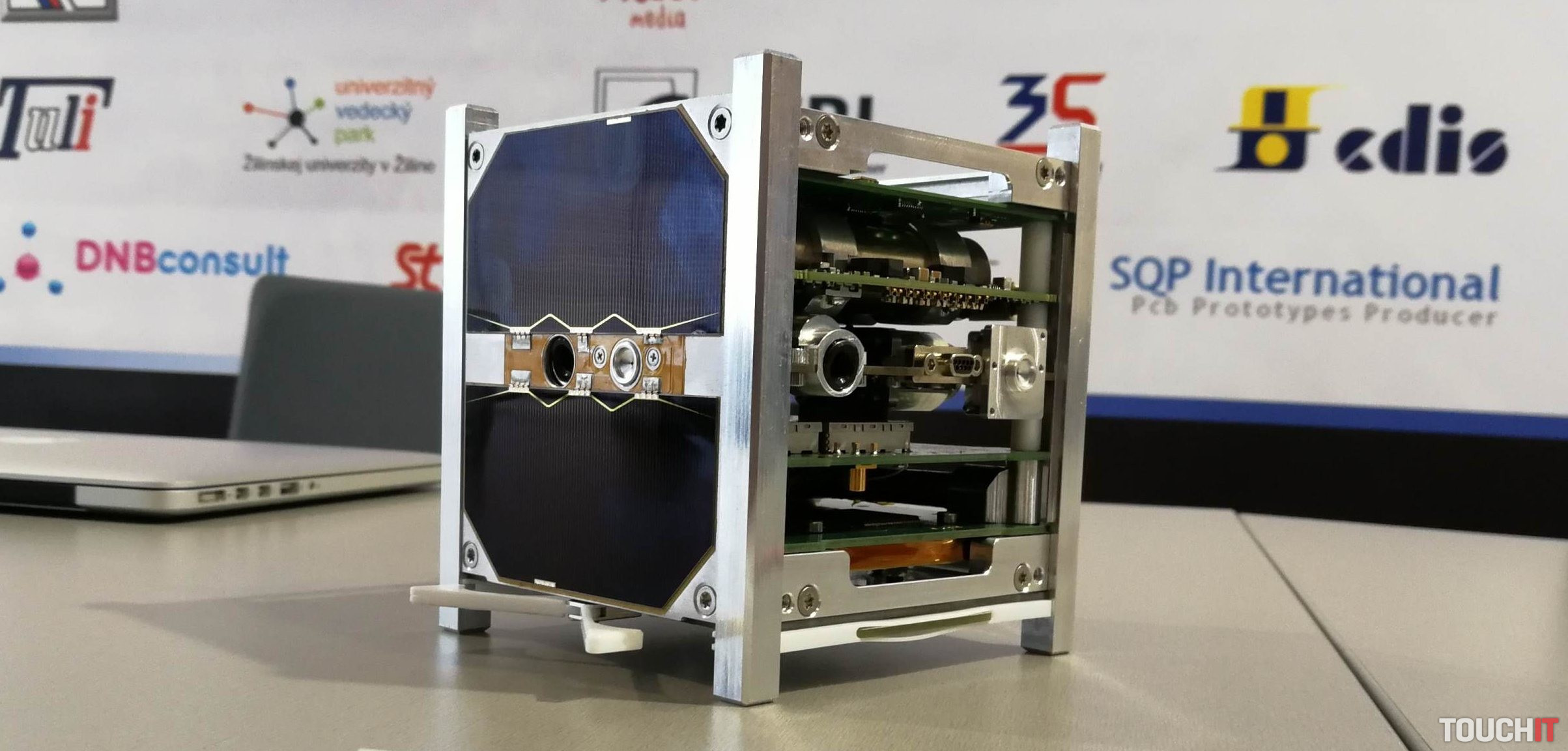 VIDEO TOUCHIT: Slovenská družica skCUBE vyletí do vesmíru už zajtra!