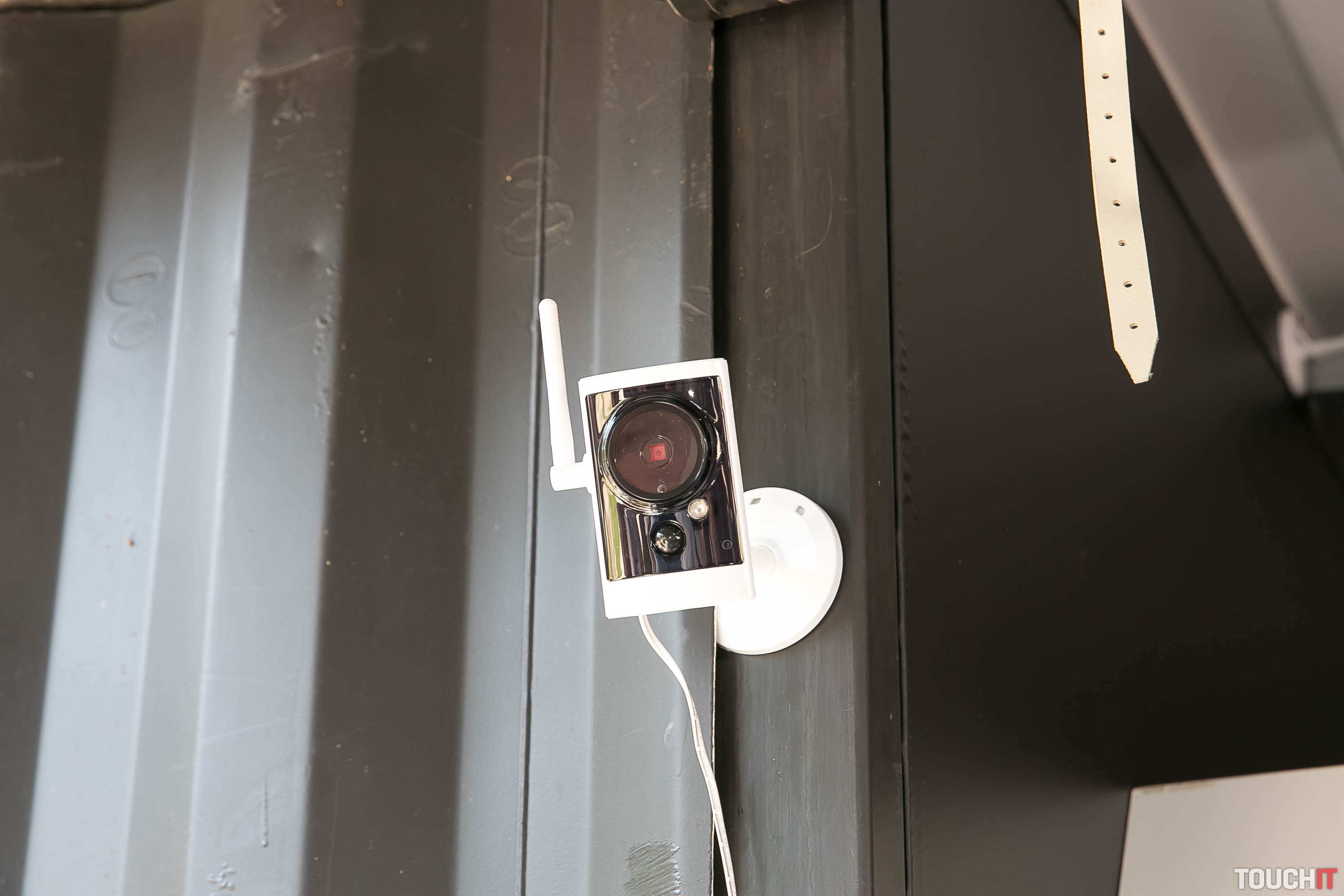 Slovenskí používatelia cloudovej kamery môžu byť špehovaní: Zraniteľnosť umožňuje sledovať jej záznam