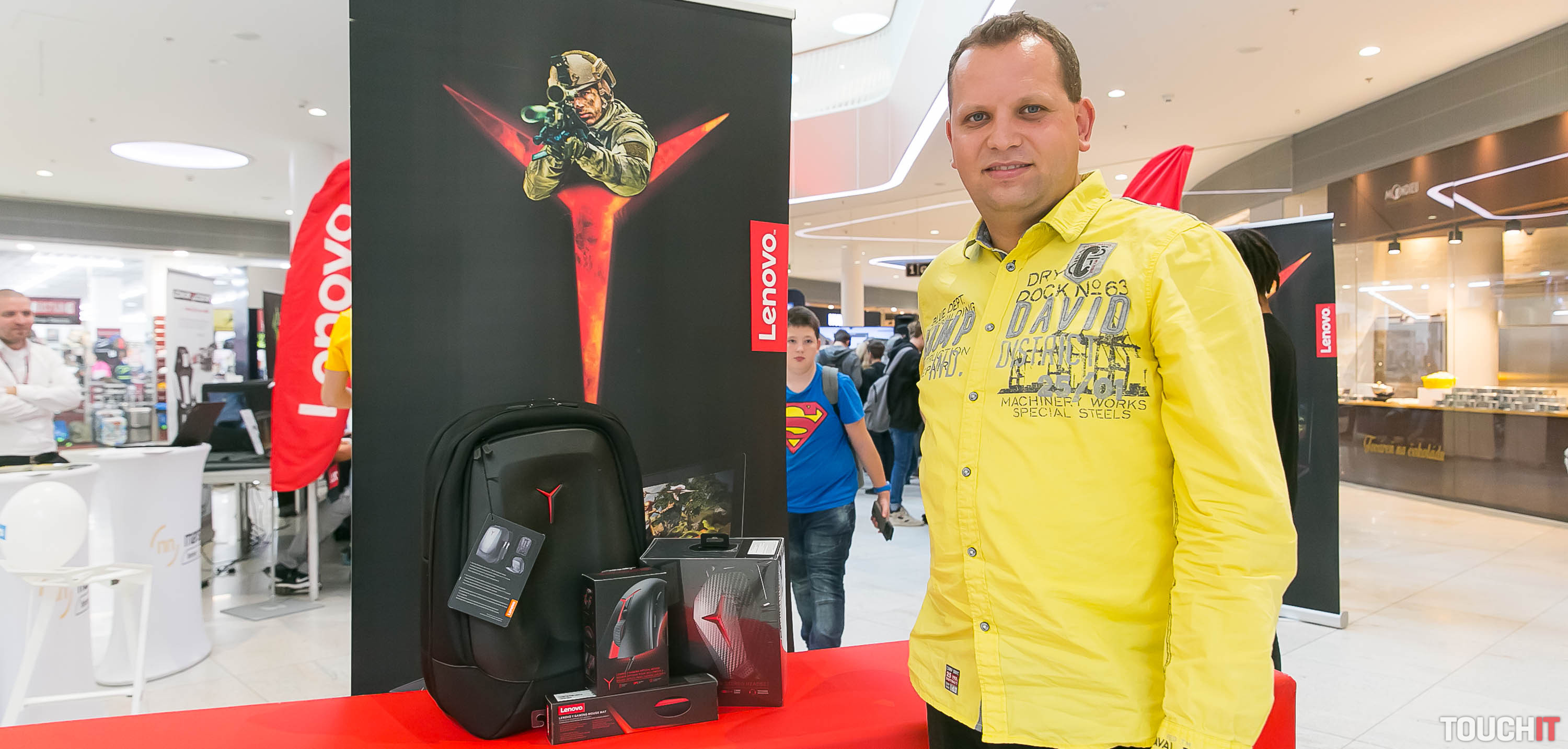 VIDEO TOUCHIT: Súťaže, youtuberi, hry – to všetko na Legion Roadshow v obchodnom centre Bory Mall | TOUCHIT