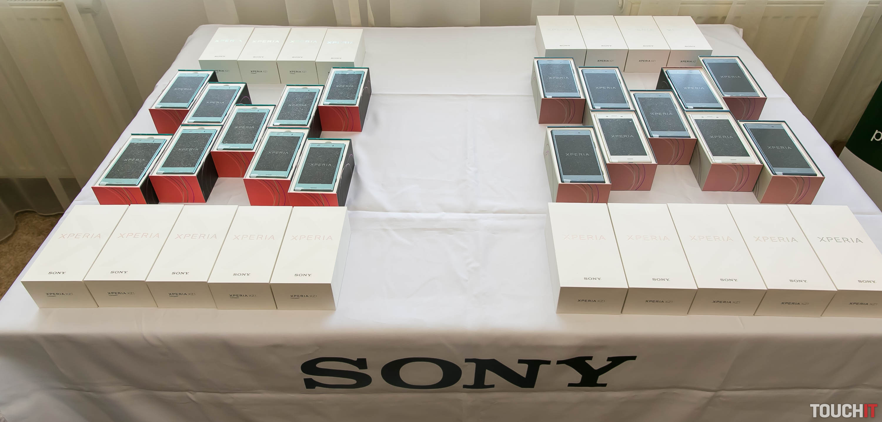 VIDEO TOUCHIT Sony Xperia XZ1 a Xperia XZ1 Compact: Moderné technológie v tele s tradičným dizajnom