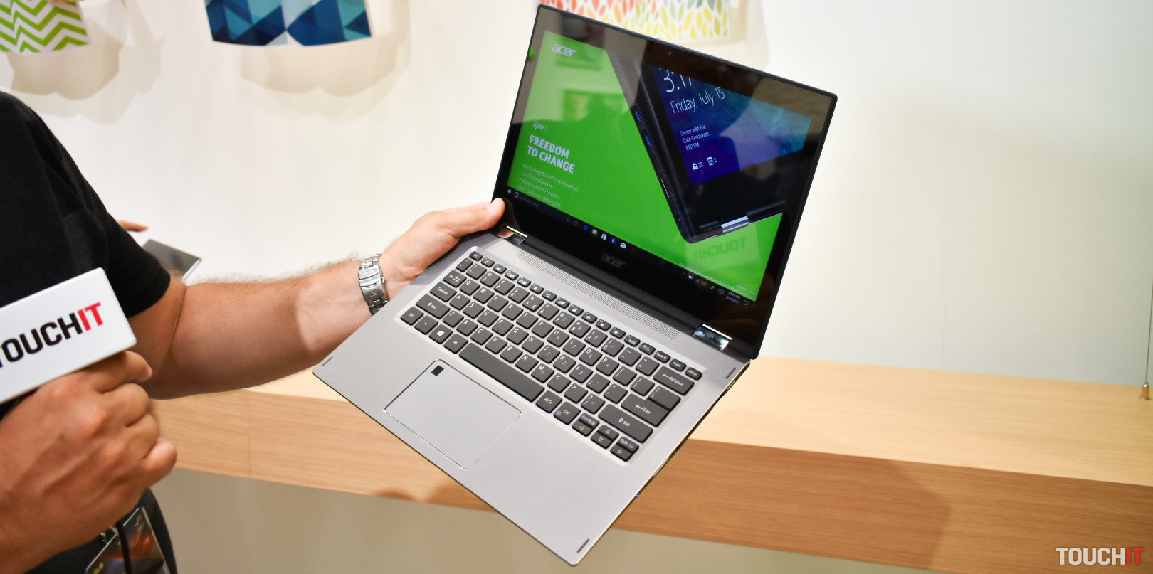 VIDEO TOUCHIT: Predstavujeme ultimátny konvertibilný tablet Acer Switch 7 Black Edition a výkonný otočný notebook Acer Spin 5