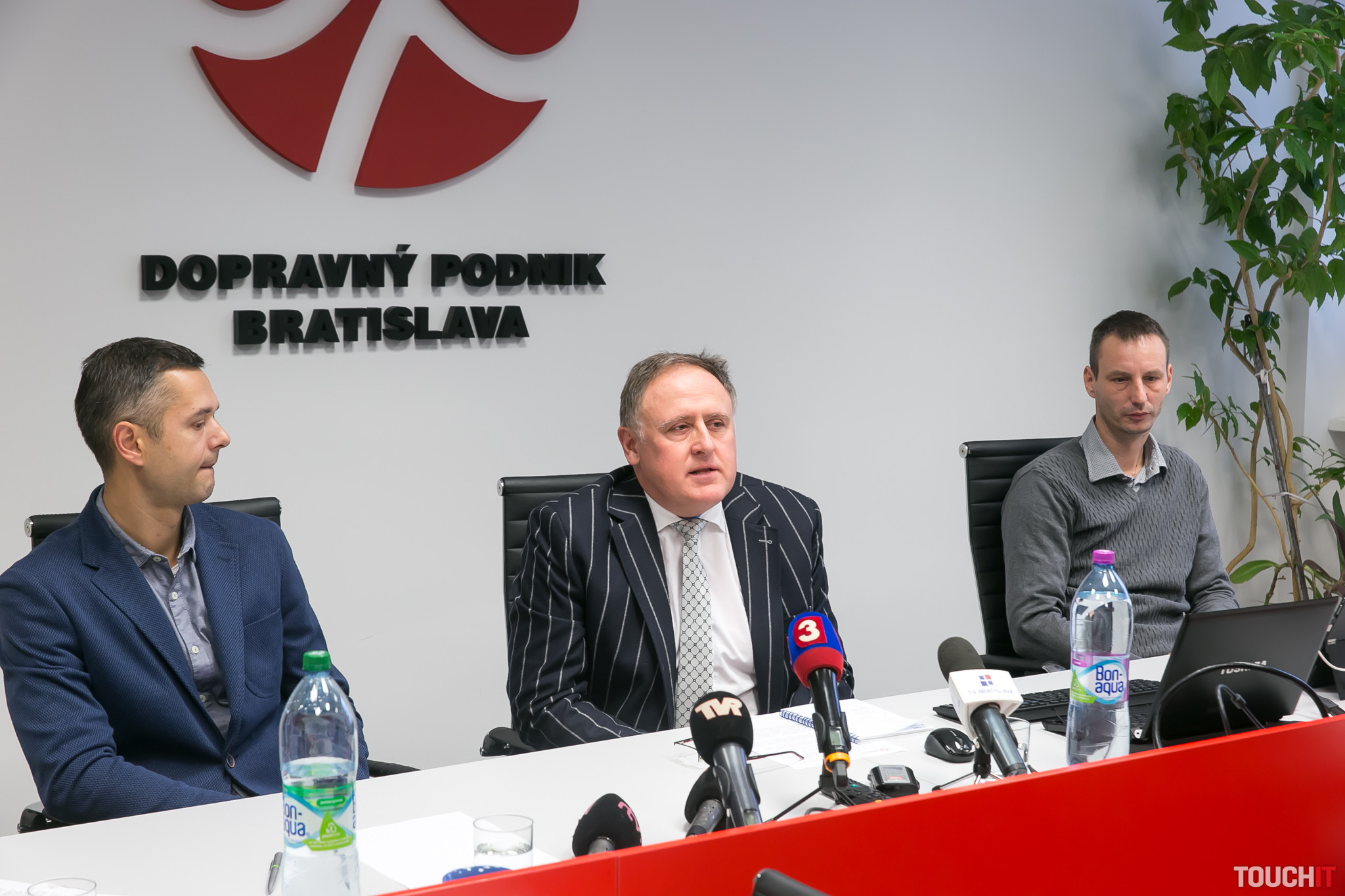 VIDEO TOUCHIT: Informácie o MHD v Bratislave sú už aj na mapách Google. Nie sú to však dáta zo skutočného pohybu spojov (Doplnené)