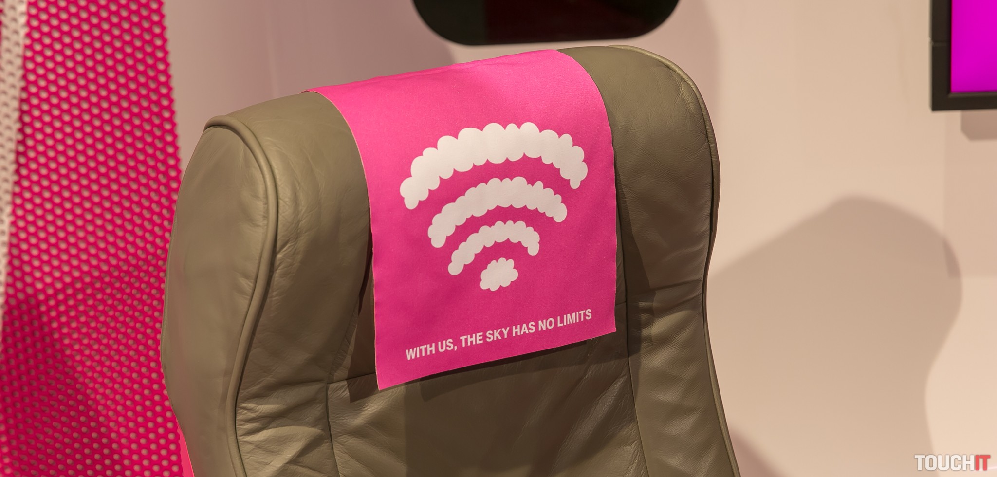 VIDEO TOUCHIT: Telekom prichádza s vysokorýchlostným internetom na palube lietadiel