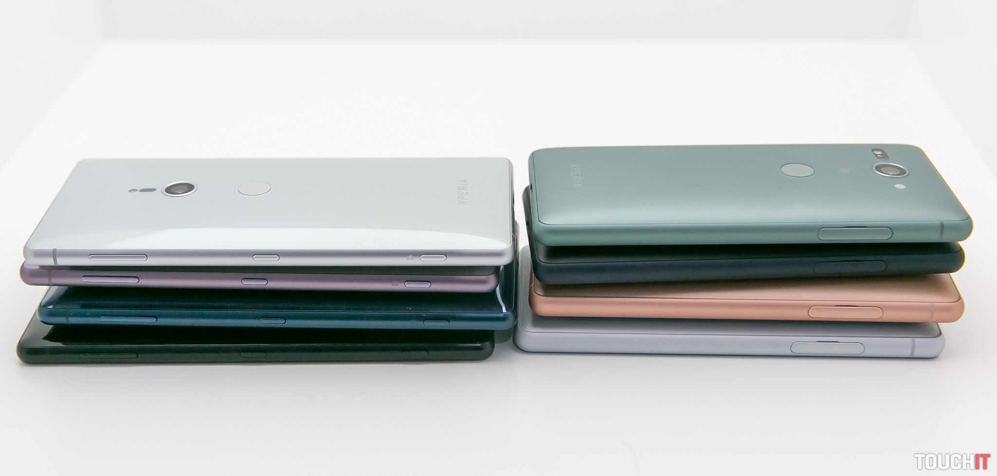 Poznáme ceny Sony Xperia XZ2, XZ2 Compact a tiež to, čo bude pribalené k predobjednávkam (doplnené)