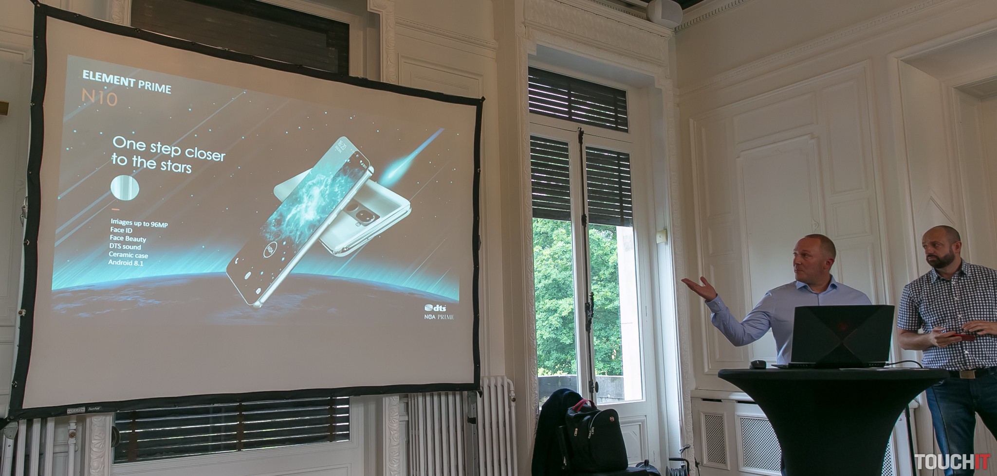 VIDEO TOUCHIT: Chorvátsky návod na úspech – podoba na iPhone X ale za rozumnú cenu a s Androidom