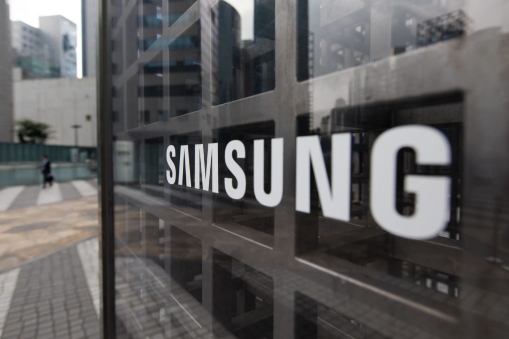 The Samsung Electronics Co. logo is displayed at the company's Seocho office building in Seoul, South Korea, on Friday, Aug. 25, 2017. The stakes are high for Samsung's rollout of the Note 8 smartphone, after the previous model's exploding battery fiasco last year. Photographer: SeongJoon Cho/Bloomberg via Getty Images