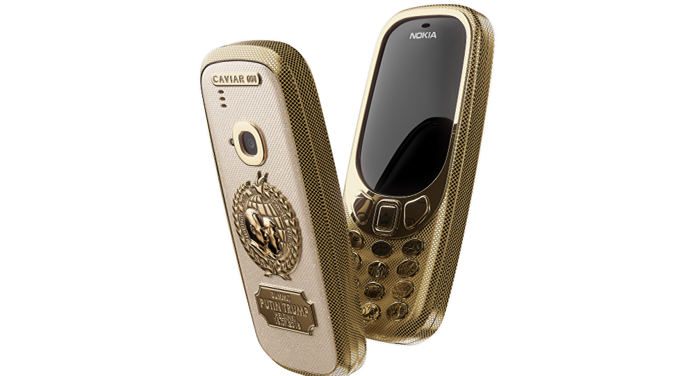 Oslnivá Nokia 3310 z titánu a 24-karátového zlata doplní zbierku s Putinom