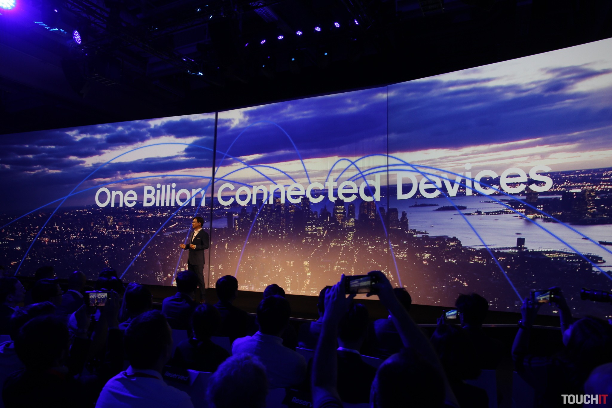 Samsung si trúfa a ukazuje 8K televízor ako aj nové zariadenia pre domácnosť (video)