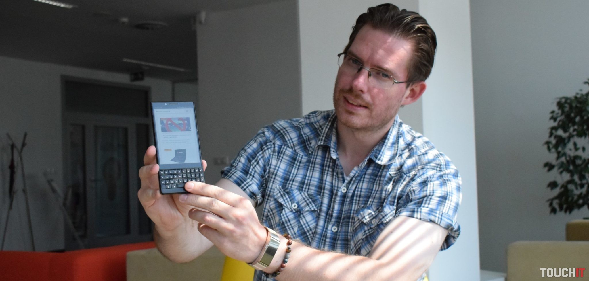 Recenzia BlackBerry KEY2: Kúpili by ste si smartfón s QWERTY klávesnicou?