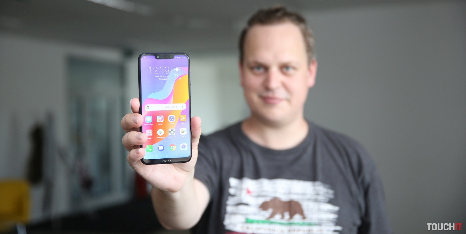 Recenzia Honor Play: Veľký displej a prémiový výkon v strednej triede