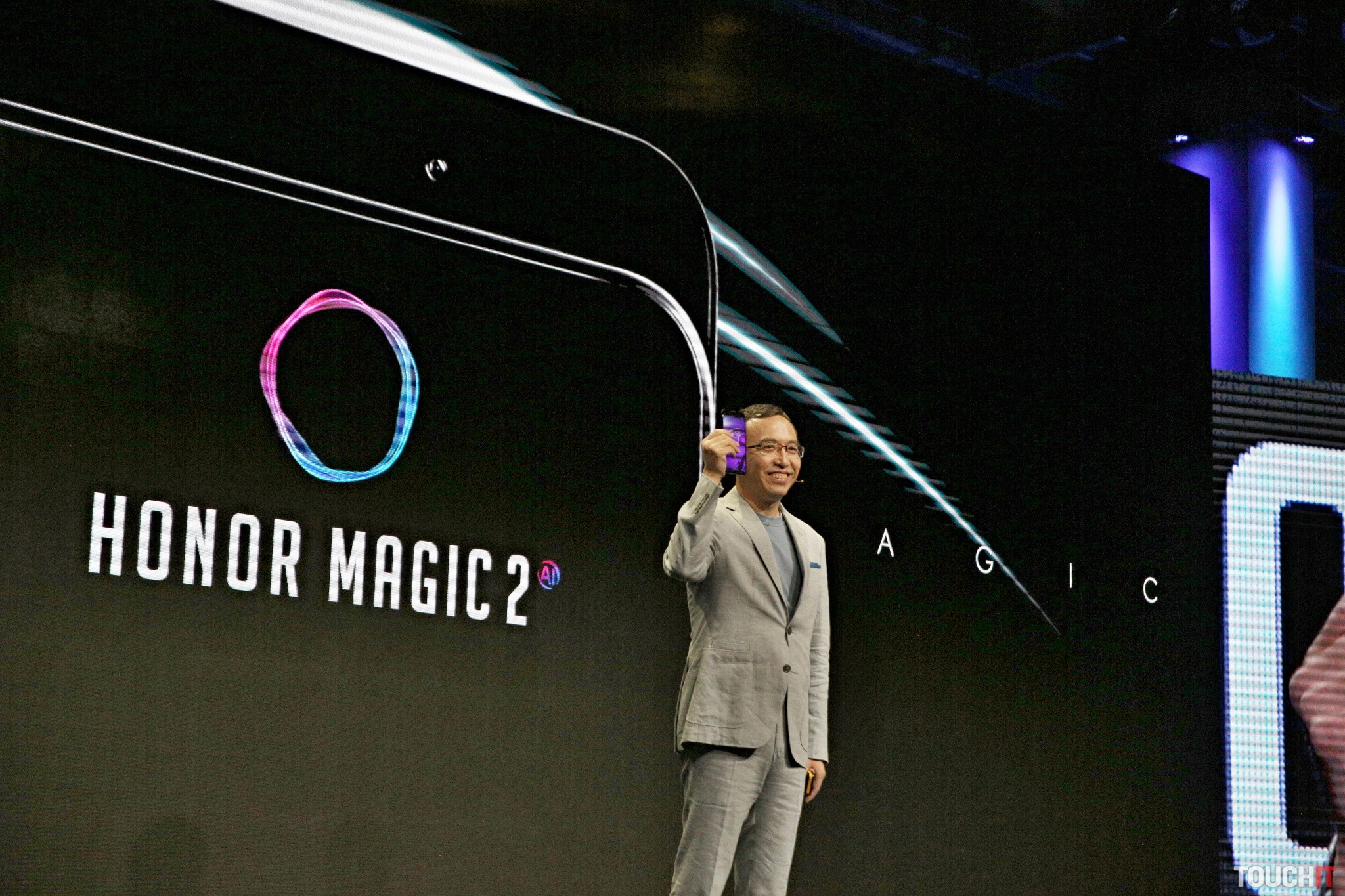 Honor predstavil smartfón Play a nečakane aj Magic 2 (video)