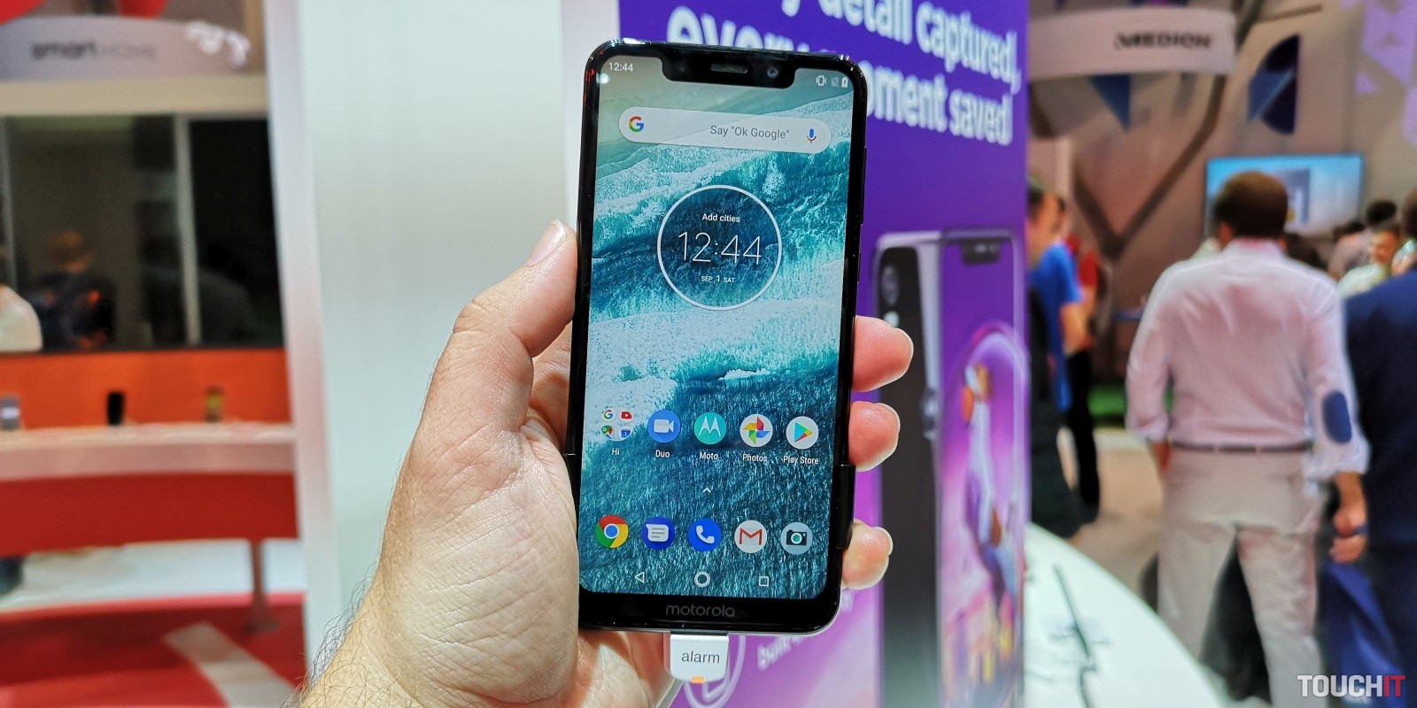 Smartfón motorola one má výrez a Android One. Poznáme dostupnosť a cenu na Slovensku (video)