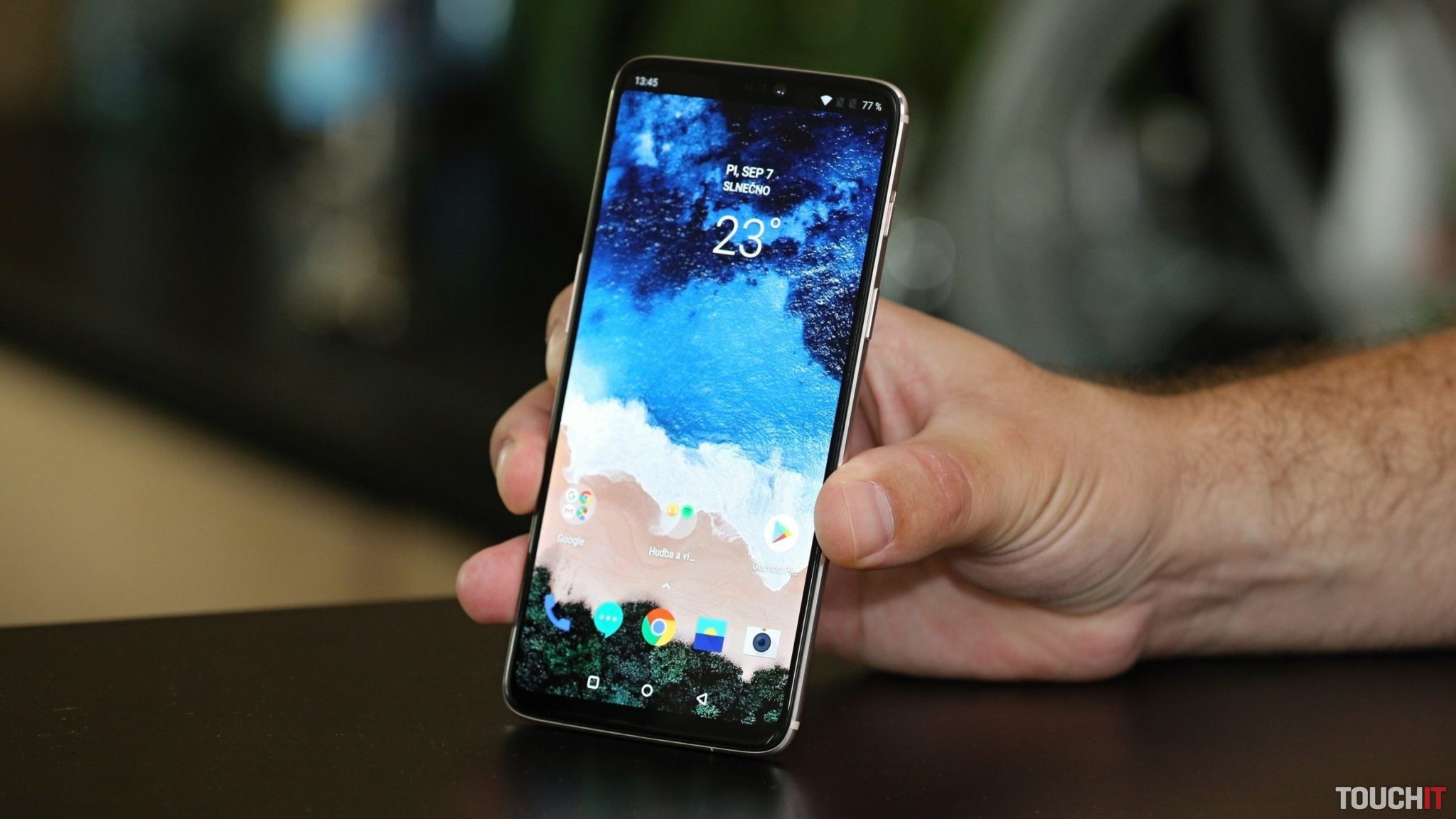 OnePlus Nord 2T: Tri fotoaparáty s úsmevným dizajnom