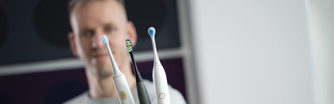 Čo je to sonická zubná kefka