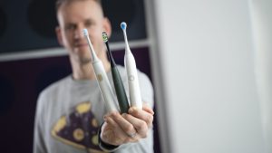 Čo je to sonická zubná kefka