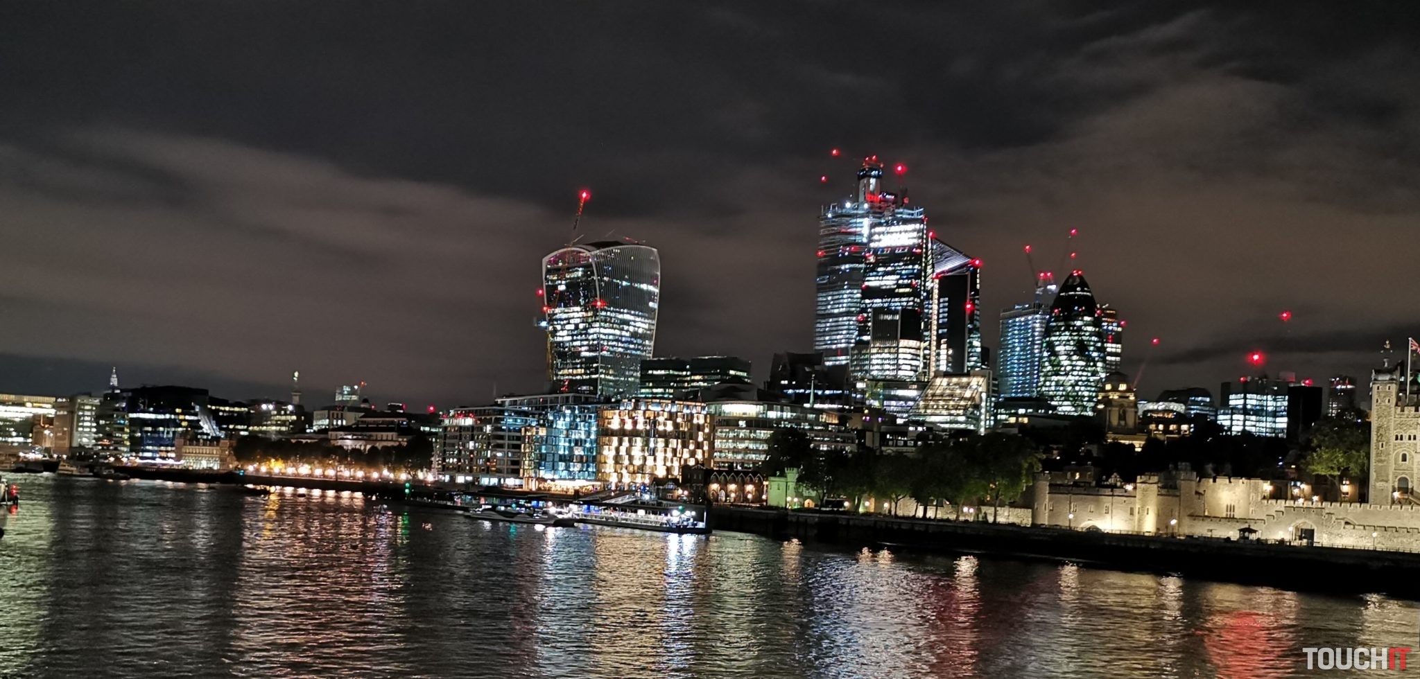 Nočná prechádzka s Huawei Mate 20 Pro