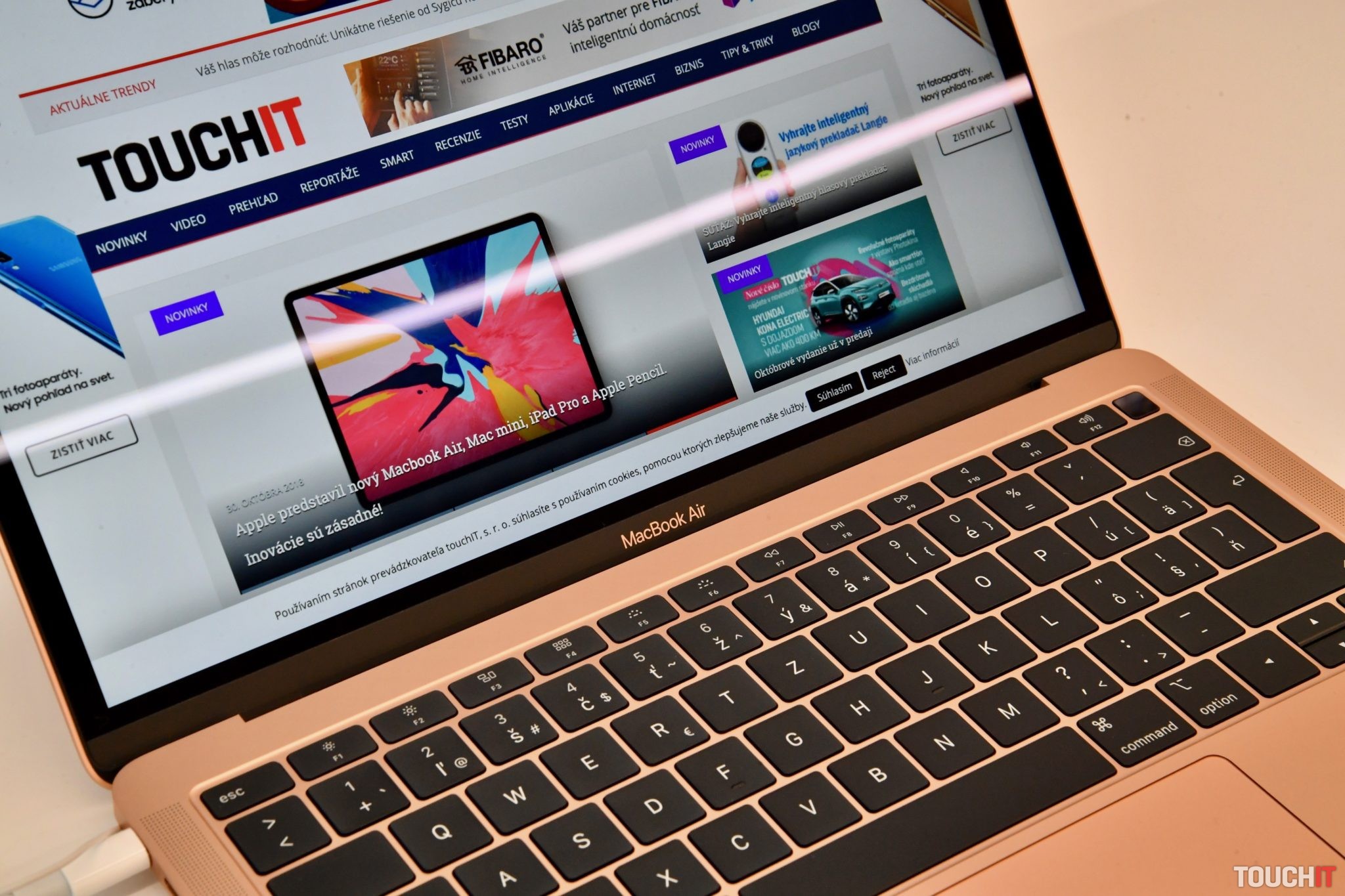 Apple opäť pritvrdil: Opravy nových MacBookov budú v neautorizovaných servisoch blokované