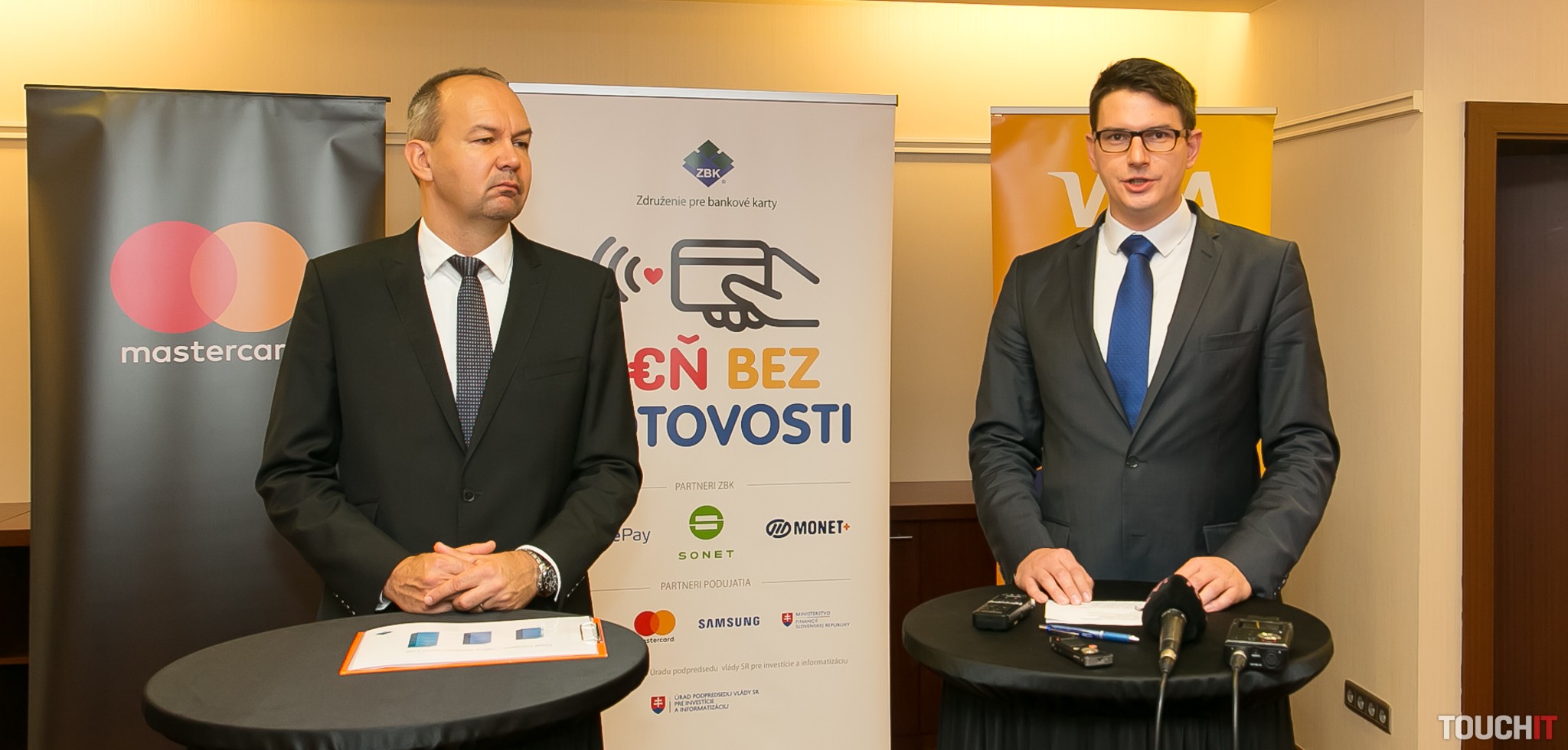 Päťdesiat rokov: Asi toľko bude u nás trvať, kým bezhotovostné platby celkom prevalcujú hotovosť