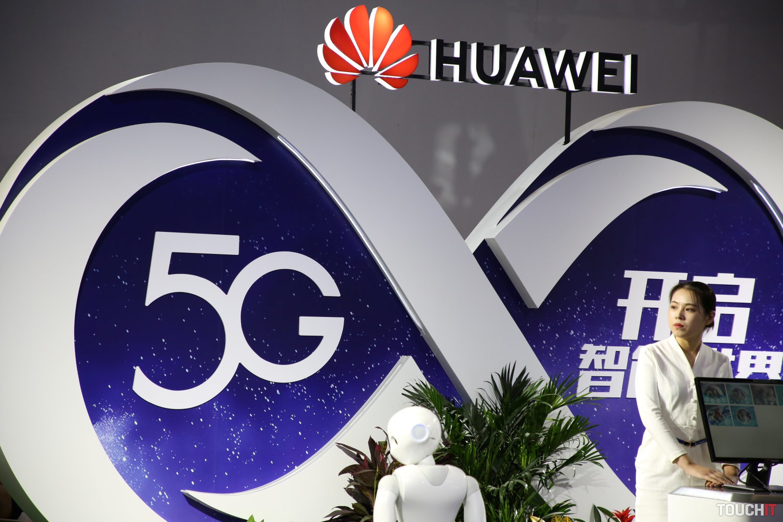 USA varuje ostatné krajiny pred použitím 5G od Huawei