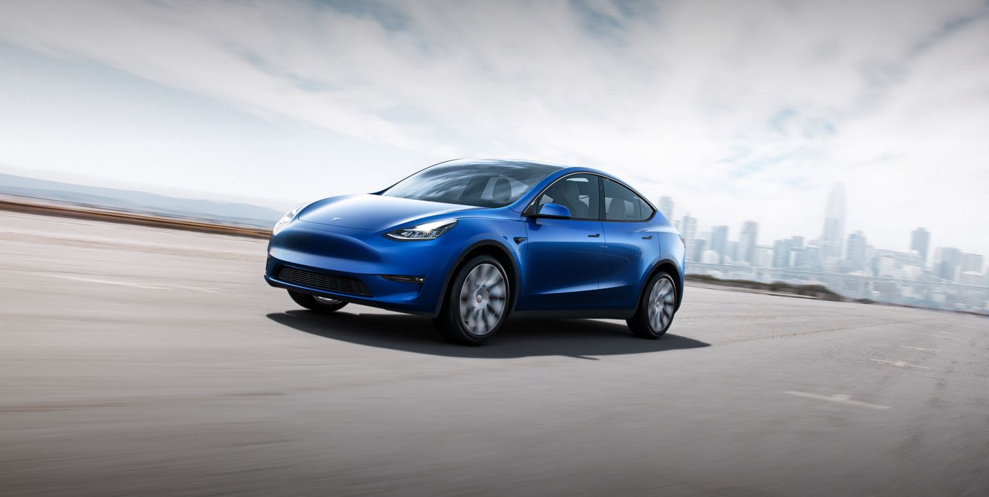  Tesla  Model Y ofici lne udov  SUV  elektromobil  s 