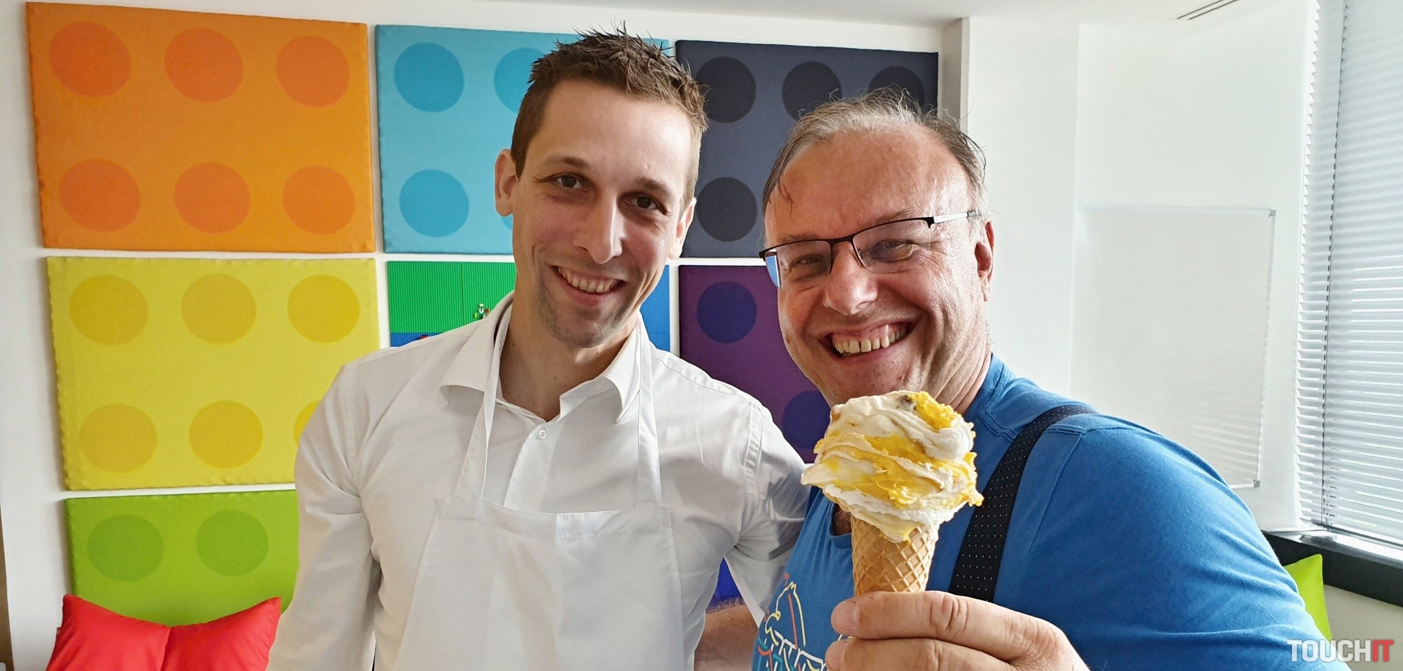 Áno, takto sa to robí. O2 prináša viac mobilných dát a informácie nám priniesli osobne až do redakcie (VIDEO TOUCHIT)