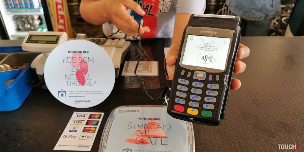 Rekordná Pohoda: ľudia prvýkrát zaplatili BEZkontaktne viac, ako si vybrali z bankomatov a minuli vyše milióna eur