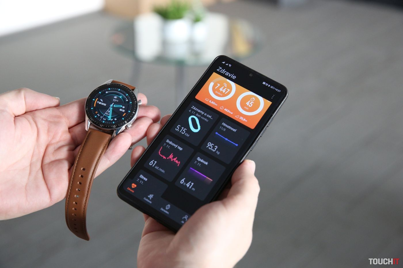 Приложение на часы хуавей здоровье. Baseus Phone Qi and Huawei watch gt 2. Часы Хуавей тонкие. Часы здоровье Хуавей. Huawei watch gt Siber.