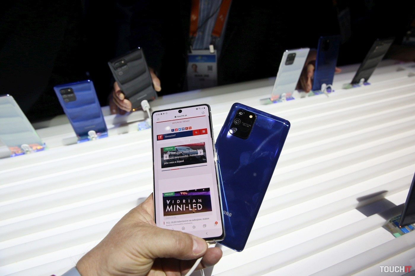 Android 13 dostane iba jeden smartfón série Galaxy S10