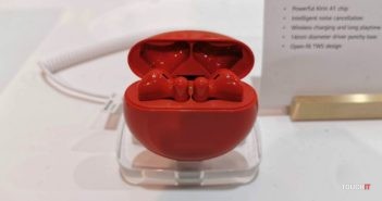 Huawei FreeBuds 3 v červenej farbe