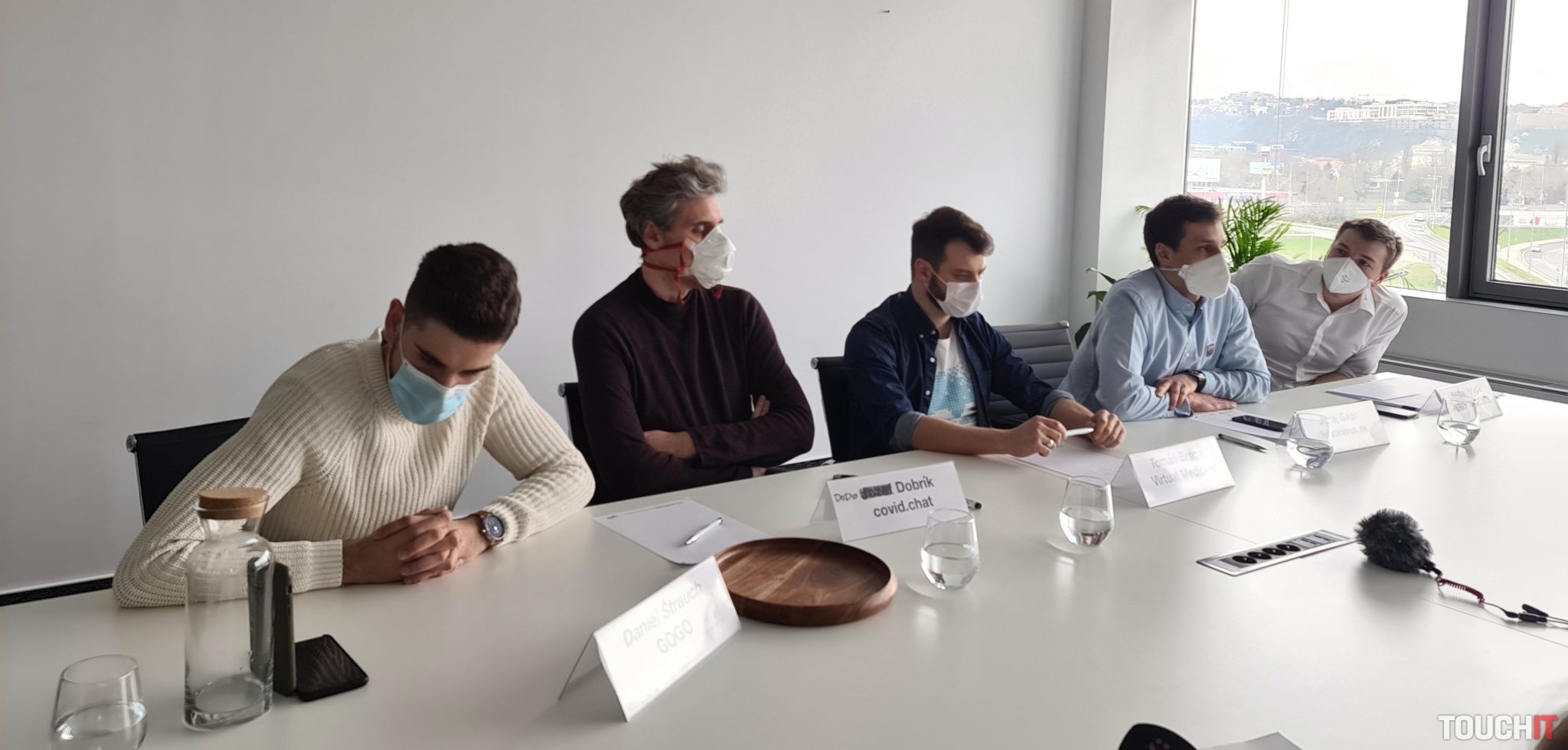 Technologické firmy na Slovensku sa spájajú a vyzývajú ľudí na spoločný boj proti COVID-19 (VIDEO TOUCHIT)