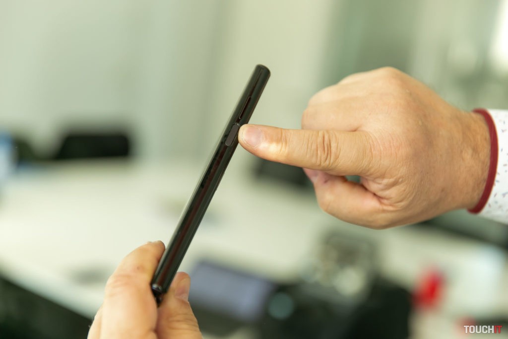 Mate Xs a snímač odtlačkov prstov