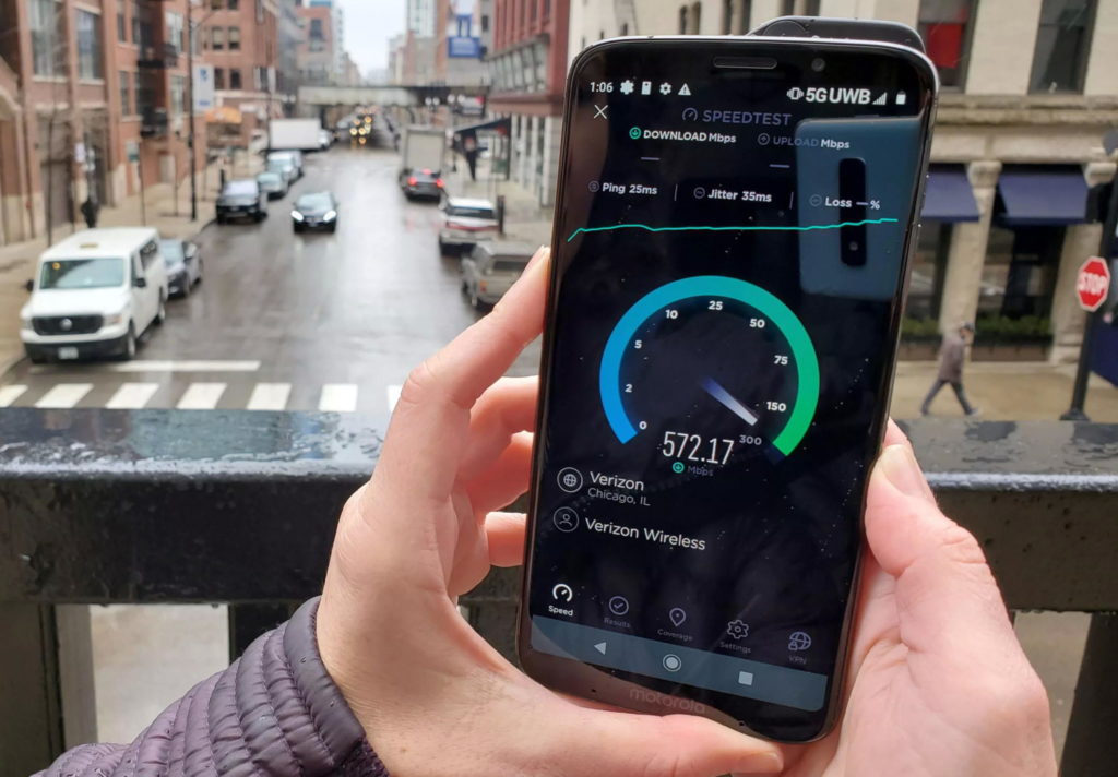 Testovanie rýchlosti experimentálnej 5G siete spoločnosti Verizon v americkom Chicagu