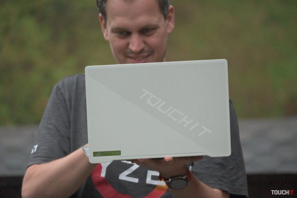 ROG Zephyrus G14 – GA401 AniMe (GA401IV-AniMe132T)