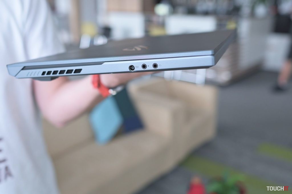 ROG Zephyrus Duo 15 GX550