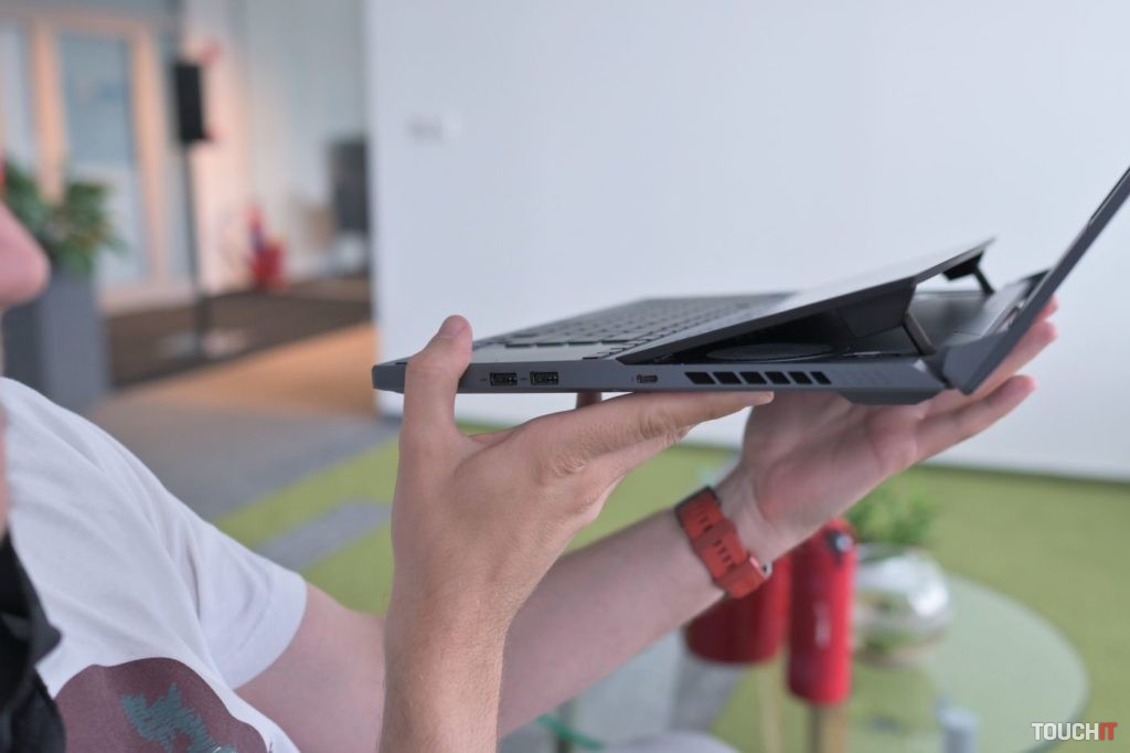 ROG Zephyrus Duo 15 GX550