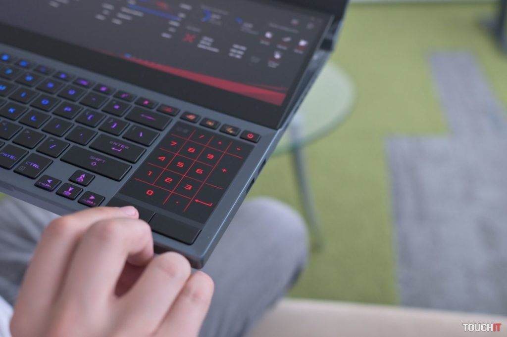 ROG Zephyrus Duo 15 GX550