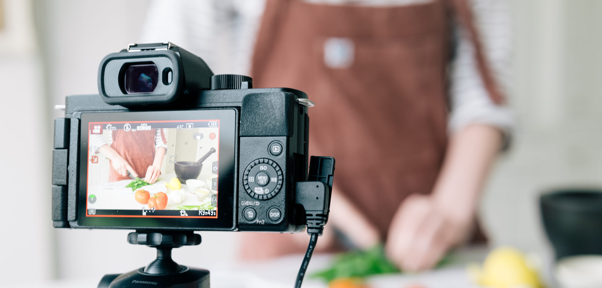 Zdieľajte svoj život s novým foto-videoaparátom LUMIX G100 od Panasonicu